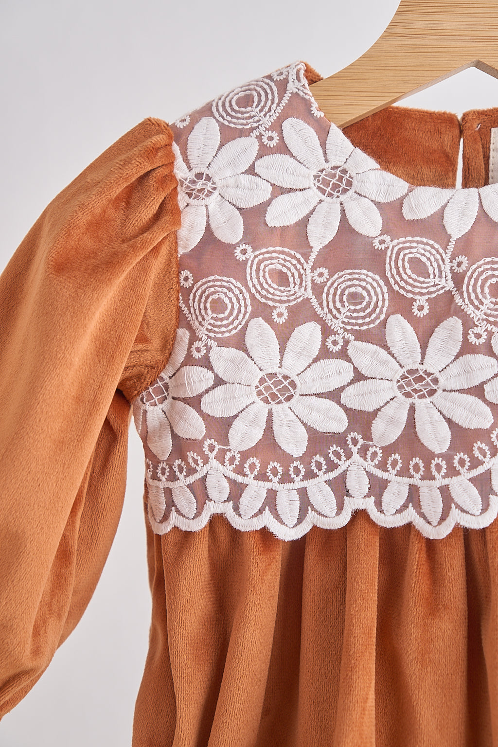 Carmel Velvet Lace Bubble